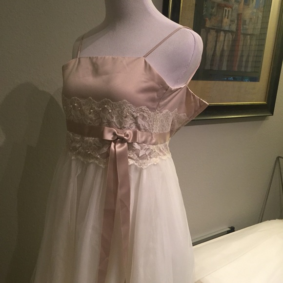 David’s Bridal Ivory Flower Girl Dress Size 8 - Picture 3 of 6